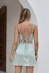 Sizilianischer Traum Satin Minikleid Salbei