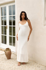 Maxikleid aus weichem Sandstrick in Weiß