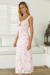 Florales Midikleid mit ruhigen Blütenblättern in Pink
