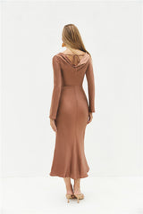 Das Forget Me Not Satin-Maxikleid Braun