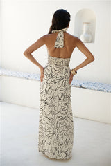 Maxikleid mit Neckholder in Beige von Under Shade