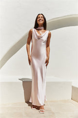 Blossom Kisses Satin-Maxikleid Pink