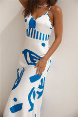 Whirlwind Skies Maxikleid aus Satin in Blau
