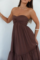 Unvergesslicher Stil Trägerloses Maxikleid Braun