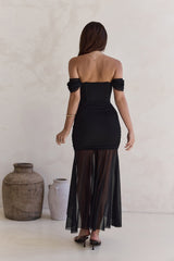 Maxikleid Soft Shadows aus Mesh mit Carmen-Ausschnitt, Schwarz