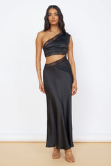 Limitless Love Satin-Maxikleid Schwarz