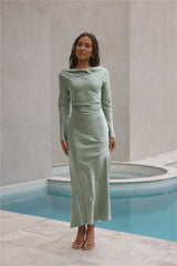 Vergissmeinnicht-Maxikleid aus Satin Salbeigrün