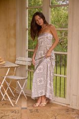 Exotic Nights Trägerloses Satin-Maxikleid Beige