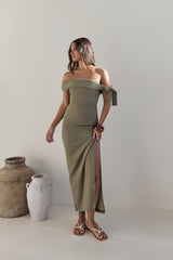 Sommer-Maxikleid mit Carmen-Ausschnitt in Grün