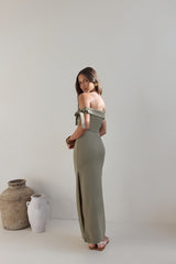 Sommer-Maxikleid mit Carmen-Ausschnitt in Grün