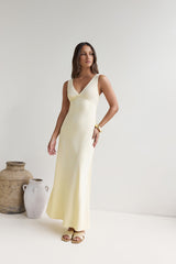 Lost In Daydreams Satin Maxikleid Gelb