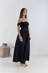 Wish List Getaway One-Shoulder Maxikleid Schwarz