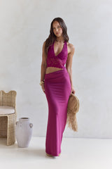 Best Believe Maxikleid mit Neckholder und Spitze in Pflaume