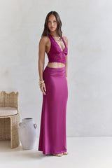 Best Believe Maxikleid mit Neckholder und Spitze in Pflaume