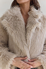 Icy Daze Kunstfelljacke Beige