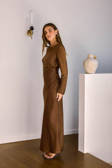 Cross The Skies Satin Maxikleid mit langen Ärmeln Braun