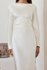 Cross The Skies Satin-Maxikleid mit langen Ärmeln, Weiß