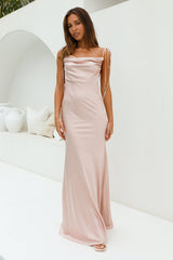 DEAR EMILIA Opulent Events Satin Maxikleid Champagne