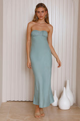 Midi-Kleid „Holding Back“ Salbeigrün