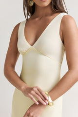 Lost In Daydreams Satin Maxikleid Gelb