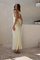 "Call Me Yours" Spitzen Neckholder Satin Maxikleid Zitrone